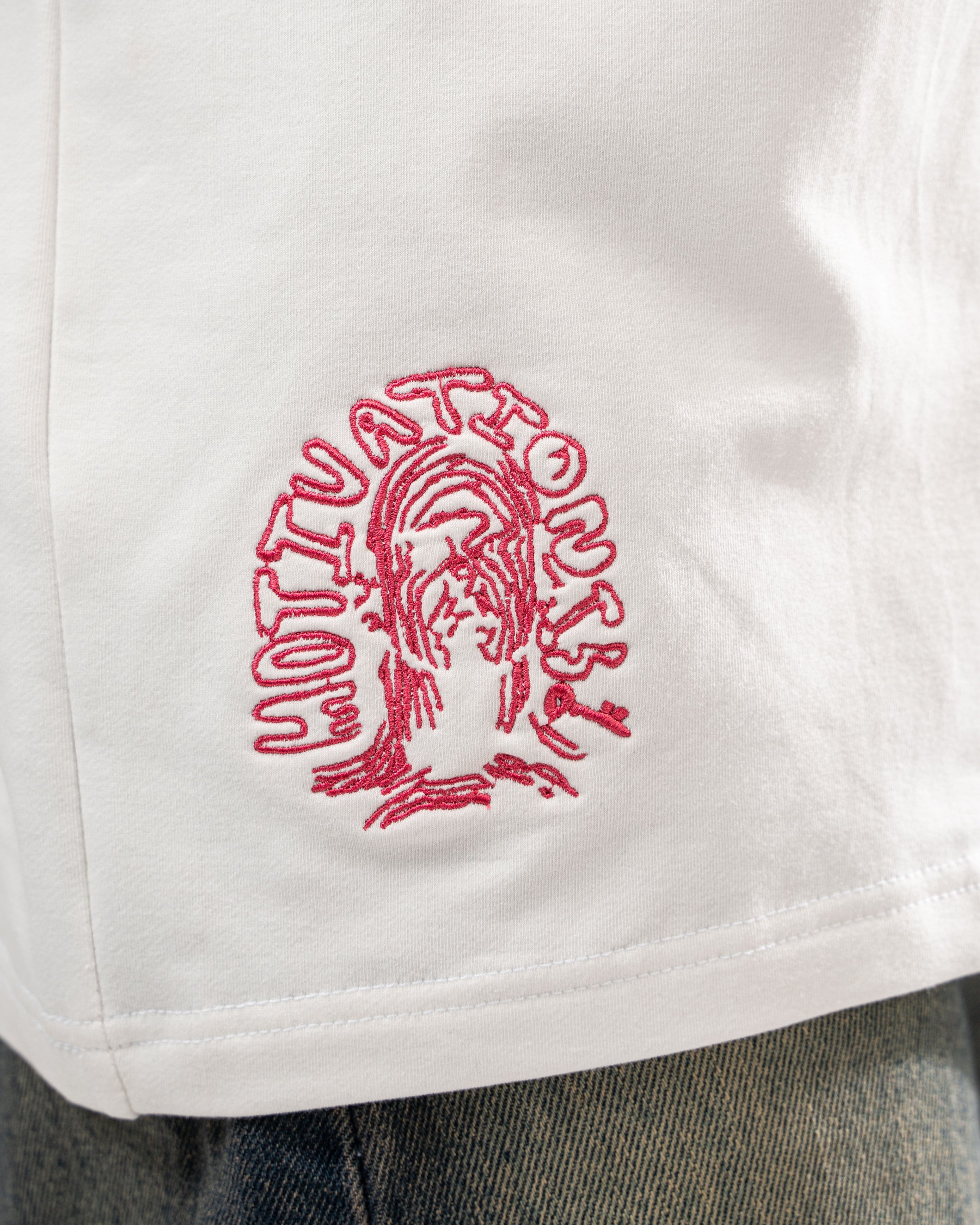 WHITE MOTIVATION BASIC TEE