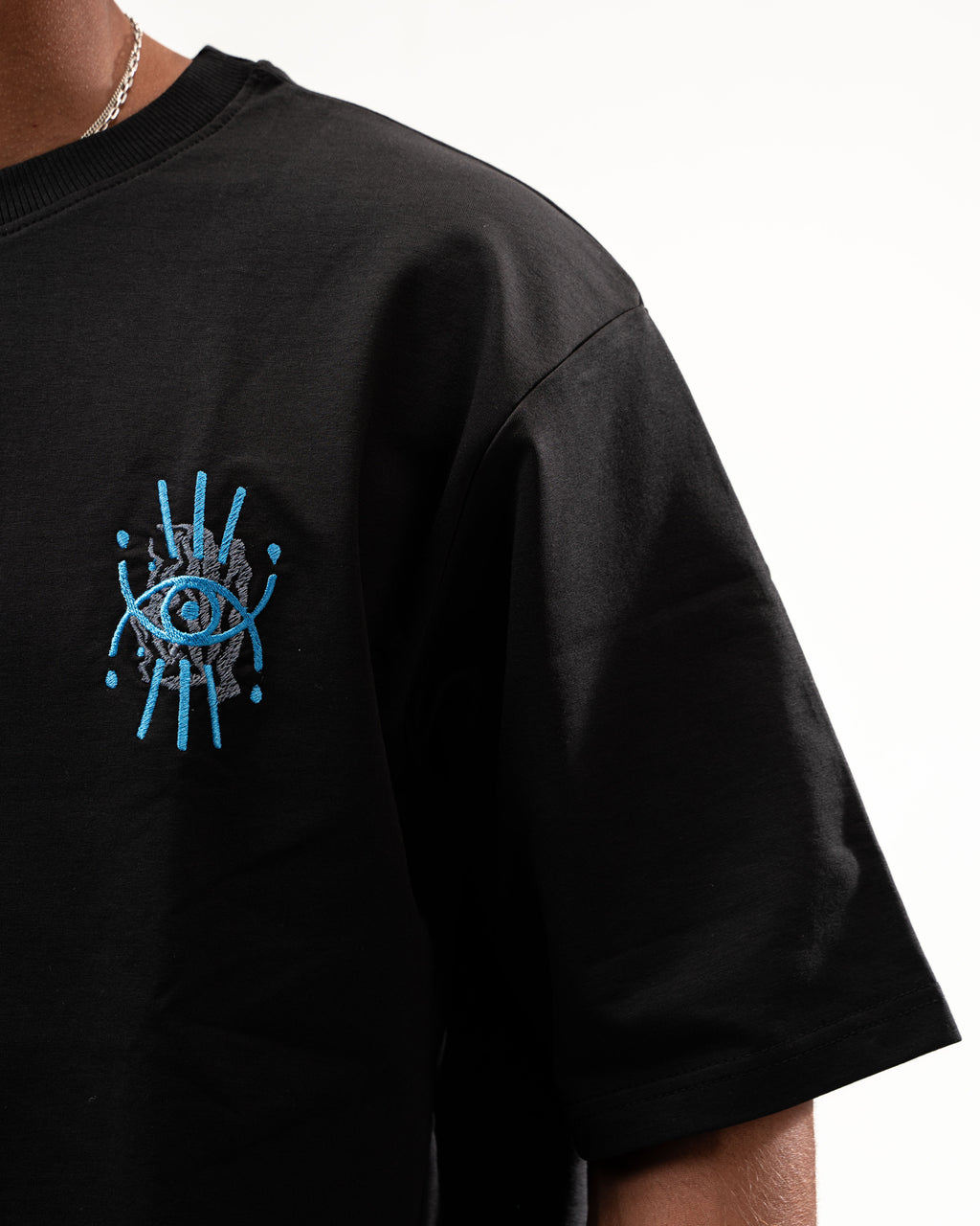 BLACK EYE BASIC TEE